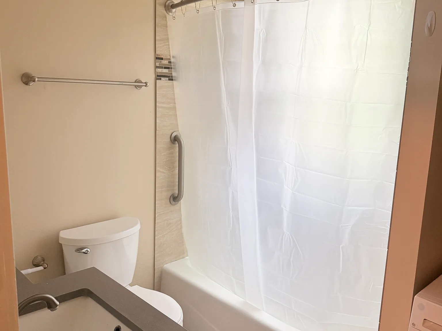 2 bed, 1350 sqft, $1,050 — Photo 2