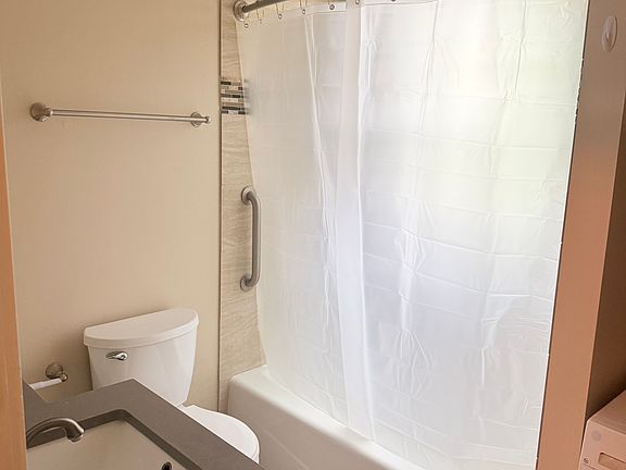 2nd image of 211 S Main St #211