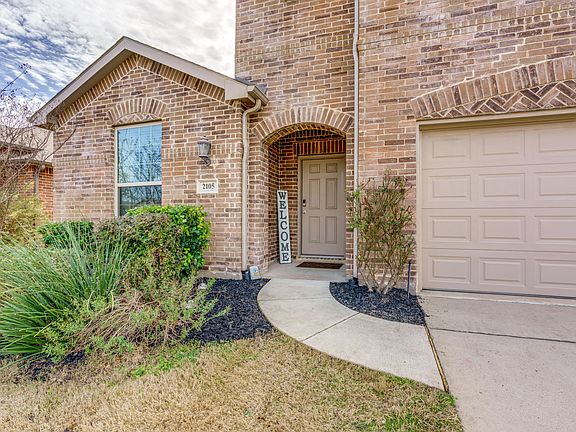 2105 Red River-3.jpg