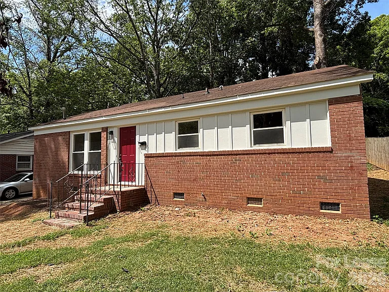 2627 Dora Dr — Photo 5