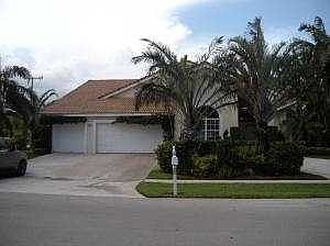 3rd image of 915 Greenbriar Dr