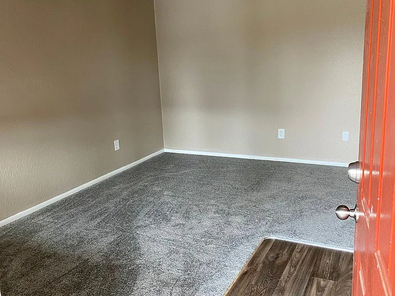 Valley Manor Apartments — Photo 7