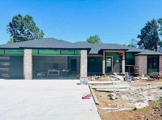 881 E Galway Ct, Nixa, MO 65714