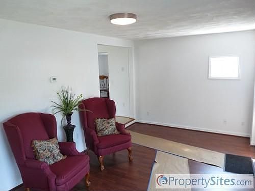 4th image of 120 Goodwin Ave