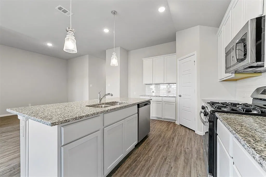 5554 Agalinis Ave — Photo 2