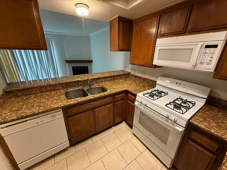 1723 E Flora St #A — Photo 13