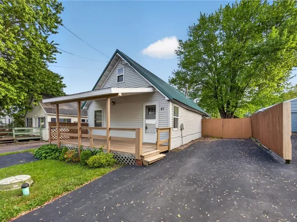 41 Woodworth Rd W, Central Square, NY 13036