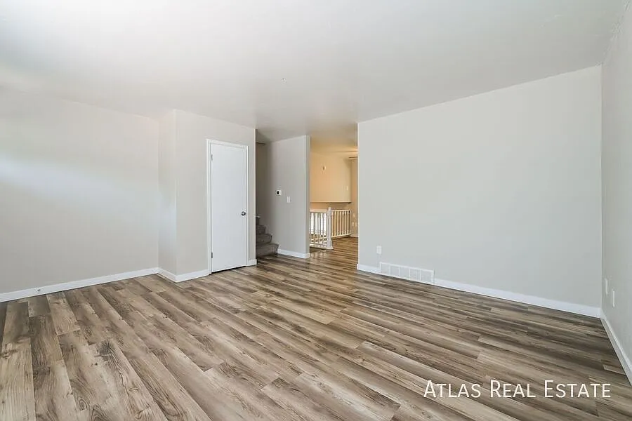 2 Weeks Free Rent & Free 55" Tv If Moved In By 8/31! Charming 4bd/2ba Aurora House In Great Locat... — Photo 2