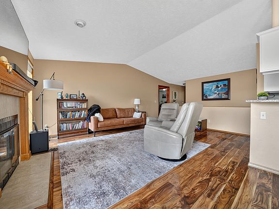 4th image of 3821 S Alder Dr