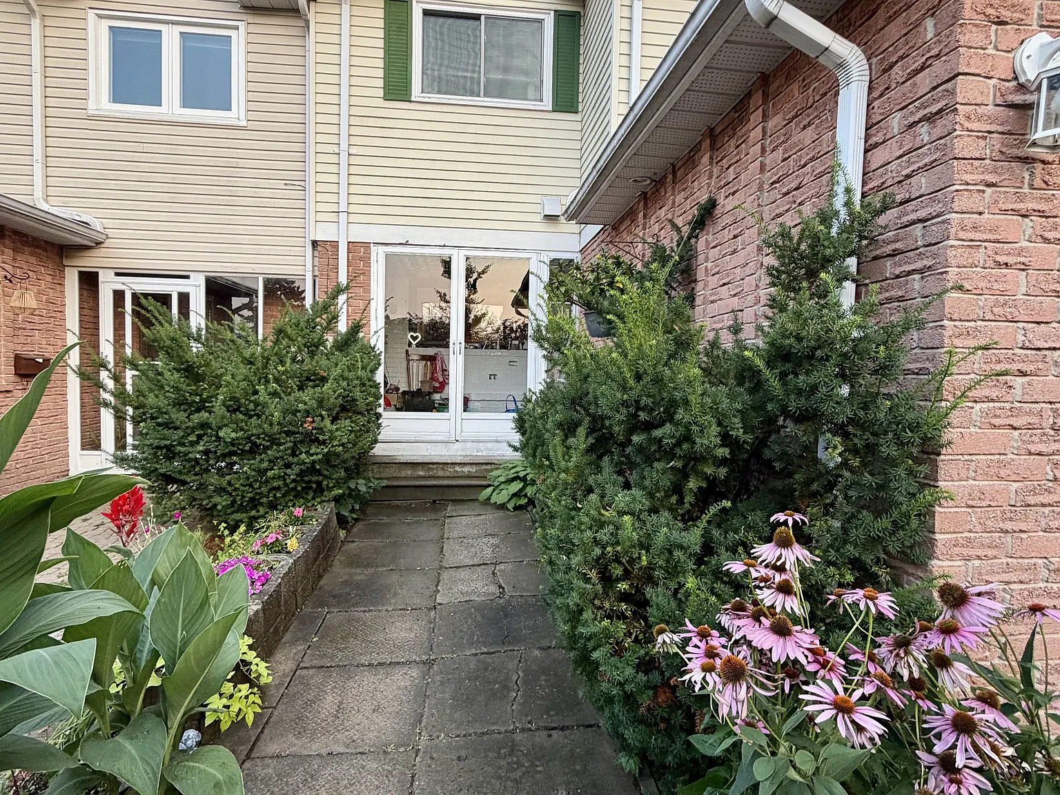 3 bed, $3,600 — Photo 1