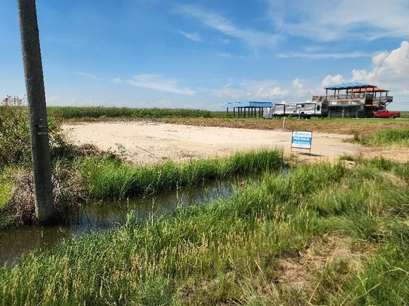 1255 Van Sant, Gilchrist, TX 77617