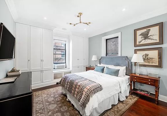 4th image of 315 E 80th St APT 4D