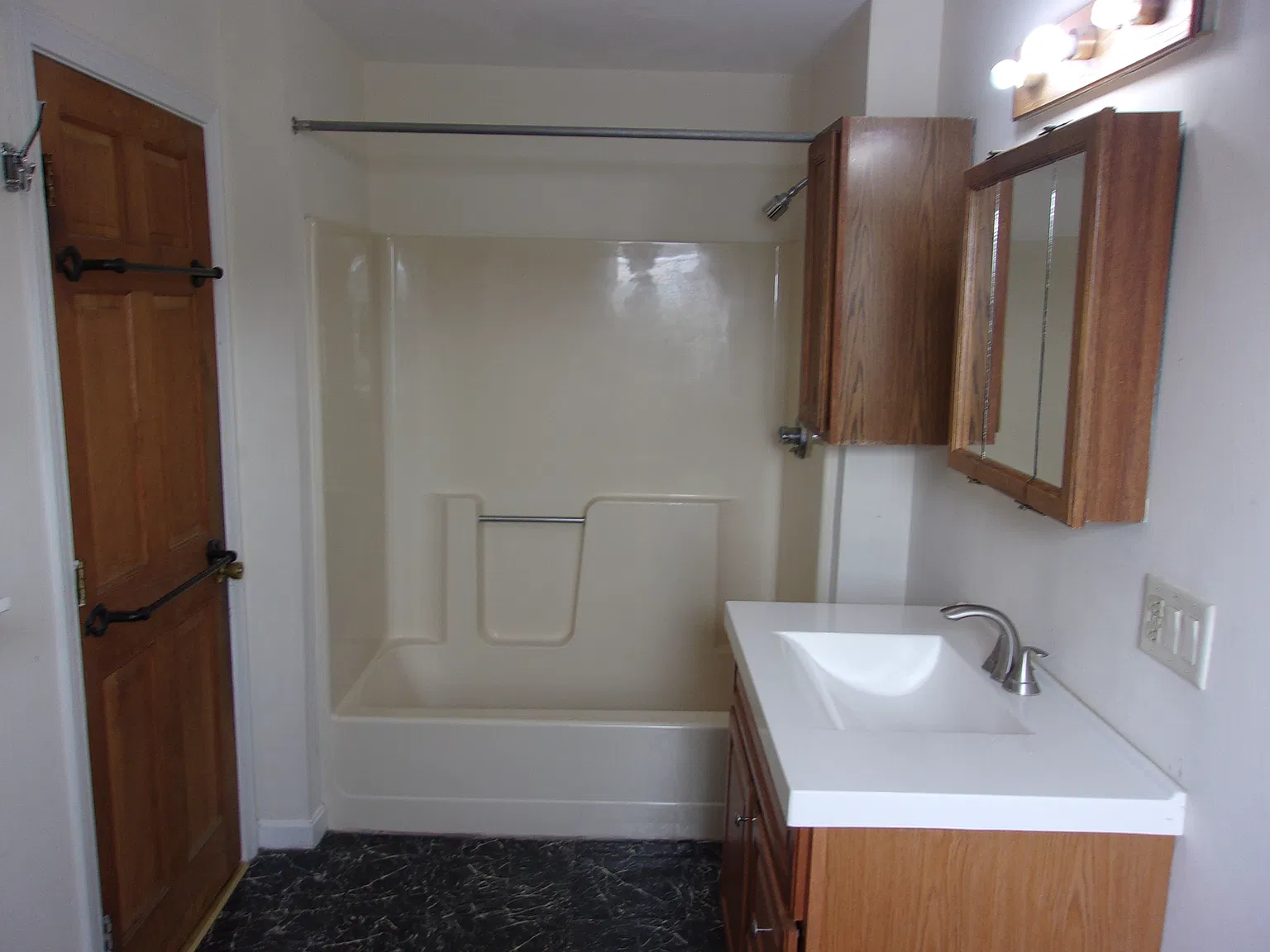 3 bed, 1050 sqft, $1,950 — Photo 4