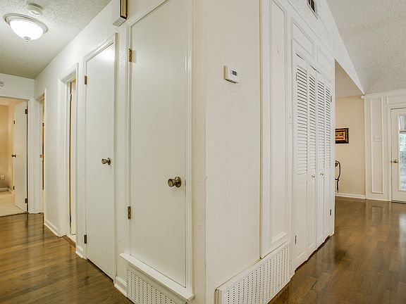 5th image of 608 Brookhaven Dr