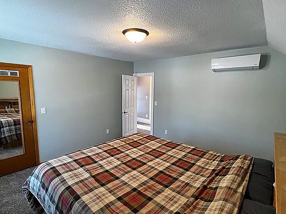 5th image of 218 N Aspen St