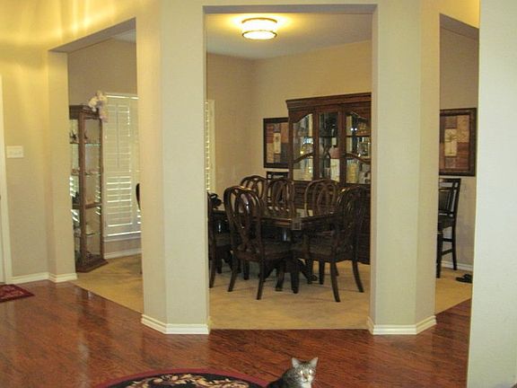 4th image of 803 Fairmeadow Cir