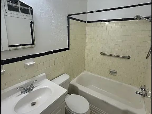 5th image of 1601 18th St SE APT 3