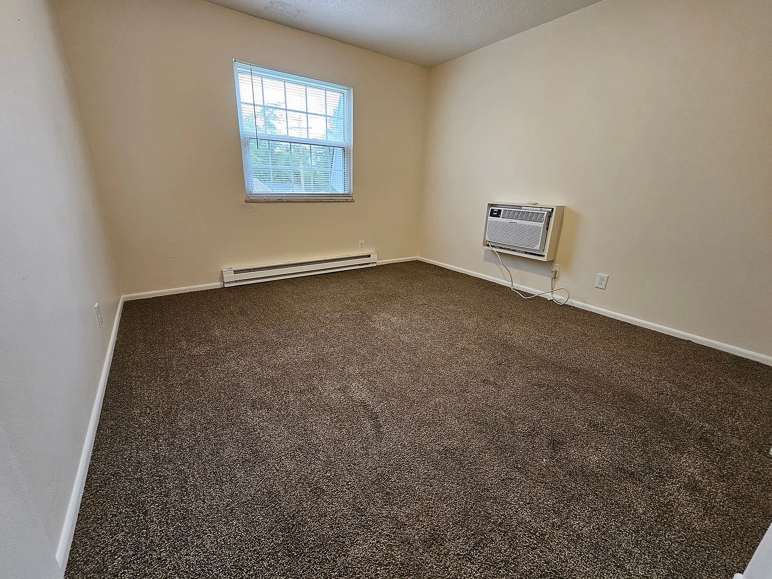 Meadow Creek Apartments — Photo 3