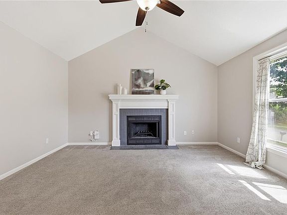 3rd image of 10216 N Main St