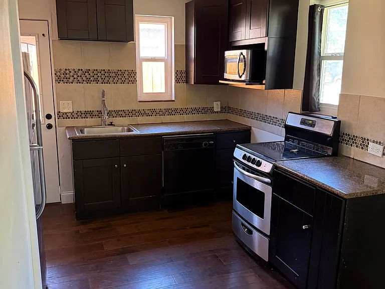 1431 Jasmine St #1431 — Photo 4