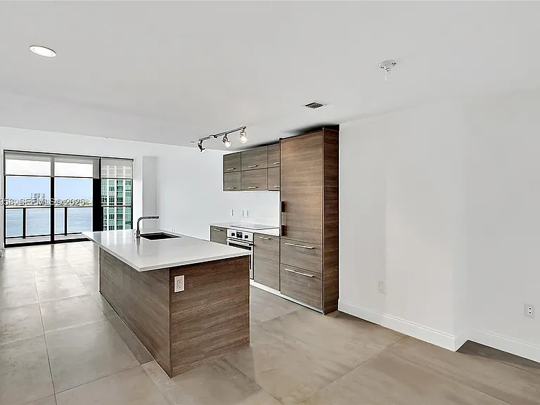 650 NE 32nd St #1903 — Photo 1