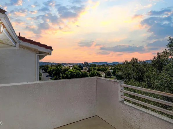 2533 Antonio Dr Unit 302, Camarillo, CA 93010