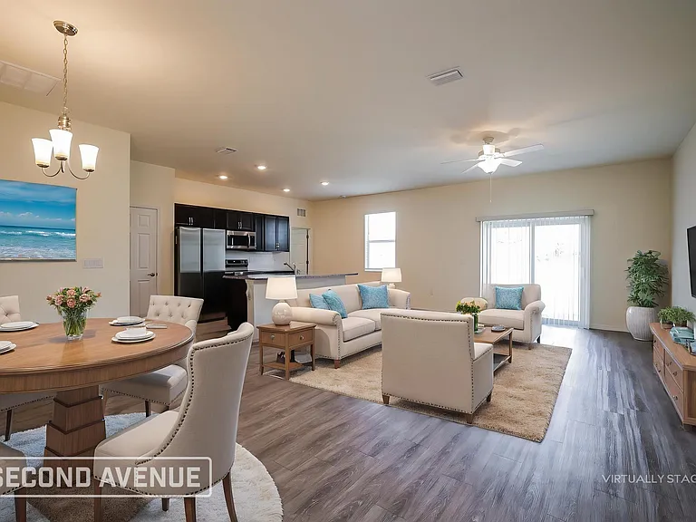 2721 NW 18th Pl — Photo 2