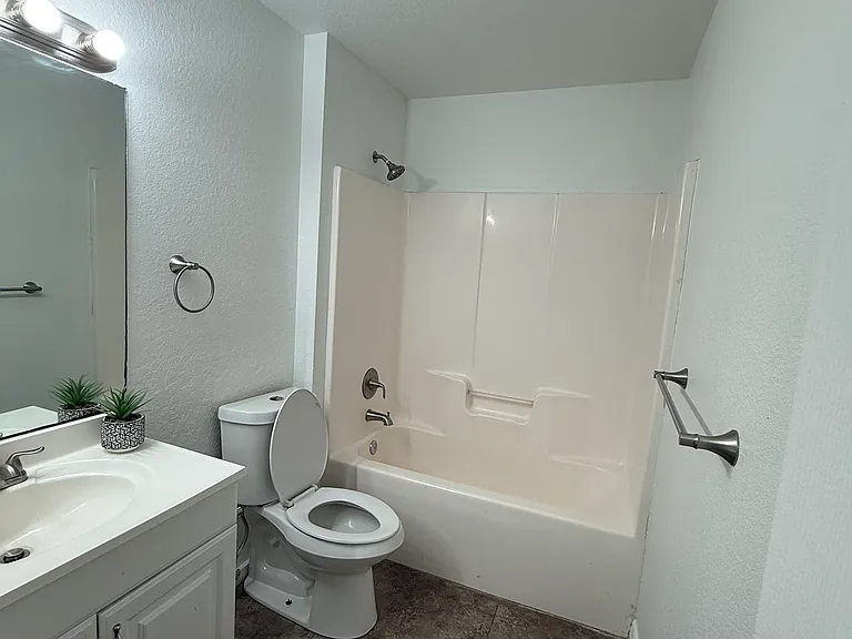 Jack Ave S — Photo 9