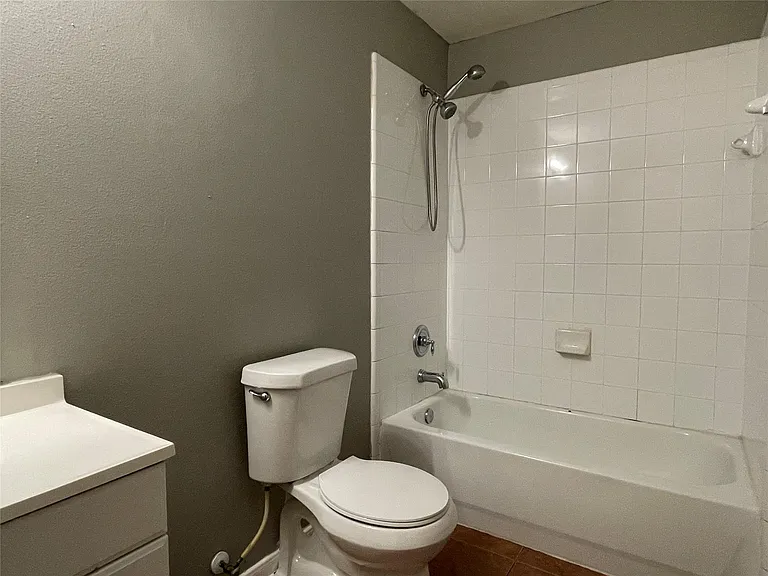 811 Forest Hillside Ln — Photo 28