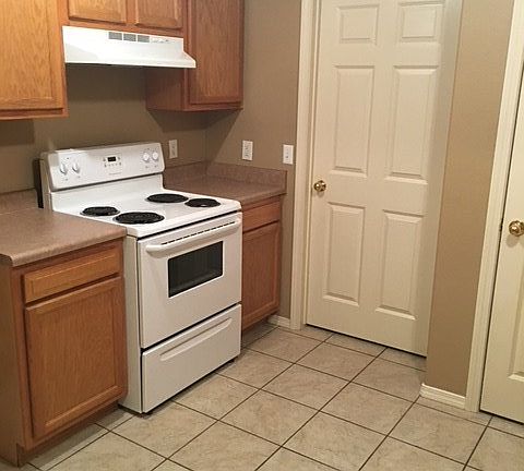 4th image of 6105 SW Meadow Well Ave