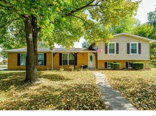 24 Creekside Dr, Saint Peters, MO 63376