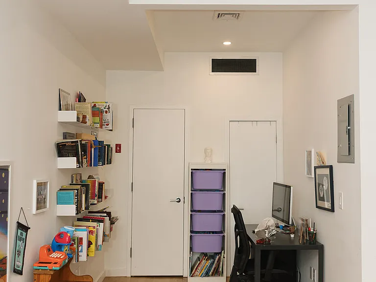 140 Scholes St #1B — Photo 10