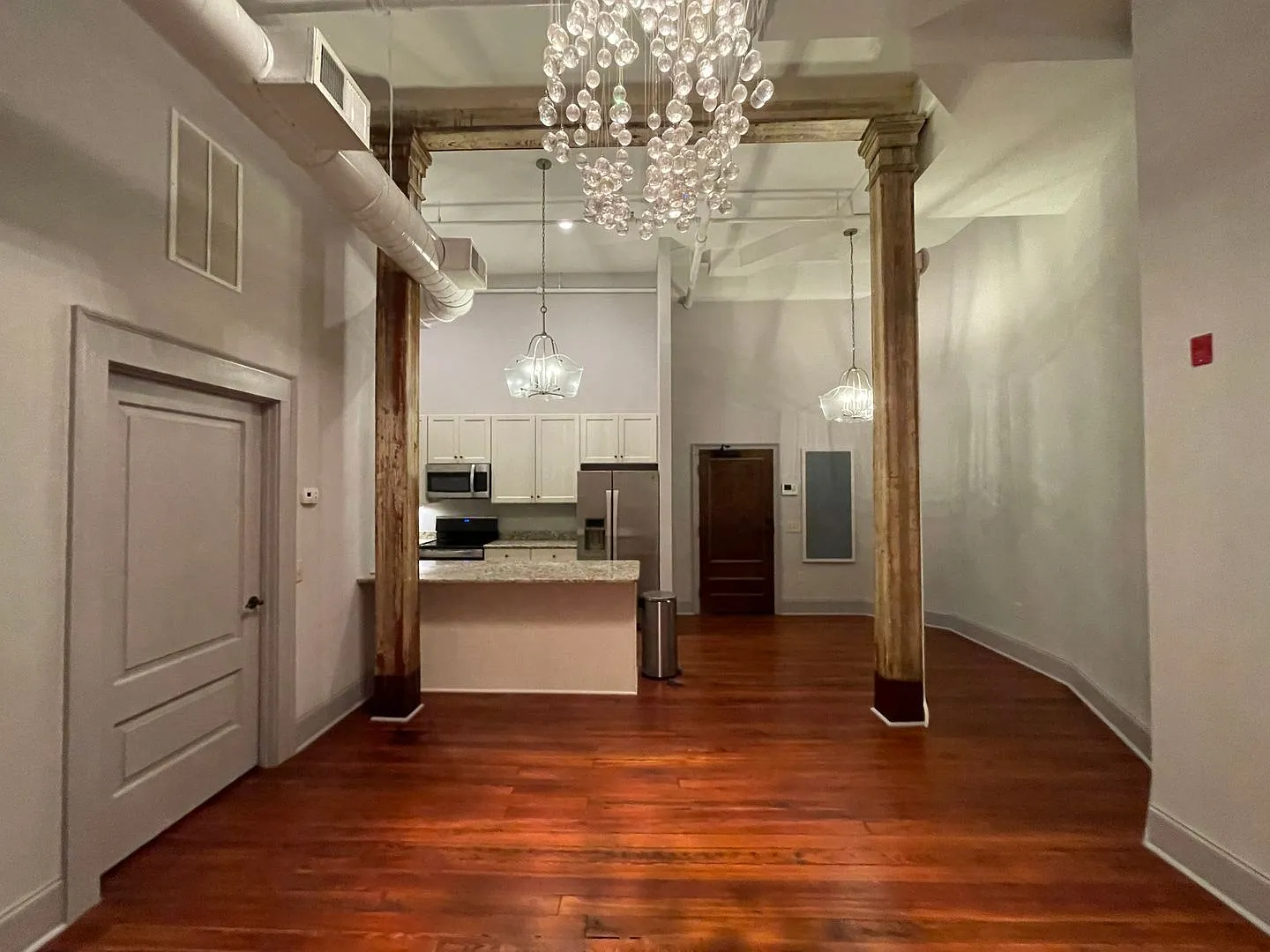 1 bed, 1.0 bath, 732 sqft, $1,395 — Photo 1