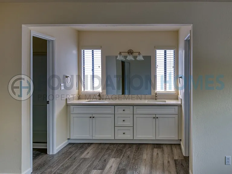404 San Marin Dr — Photo 11