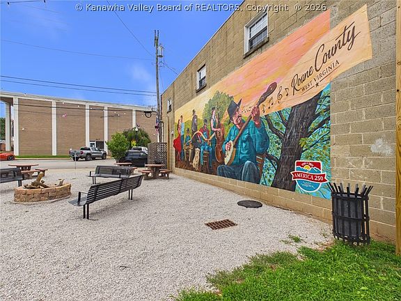 3rd image of 209 Church St