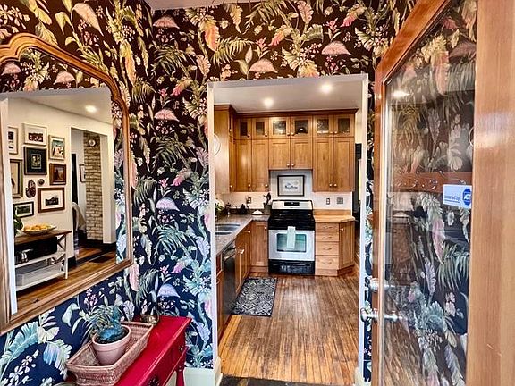 4th image of 3124 Harriet Ave