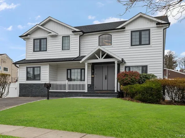 2 Elf Road, Syosset, NY 11791