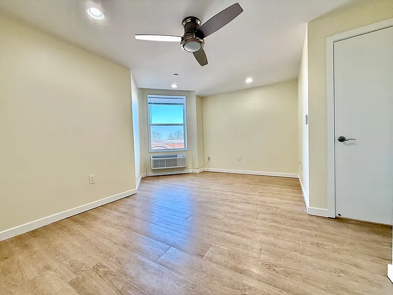 249 S 49th St #8O6 — Photo 58