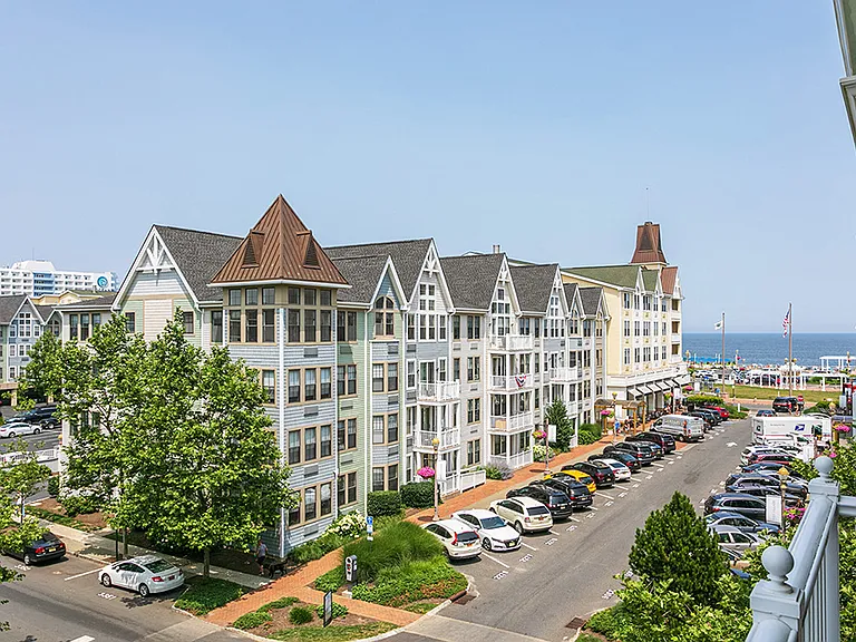 Pier Village Apartments — Photo 38
