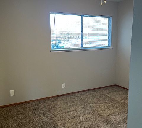 3rd image of 1343 Pomeroy Ave #3