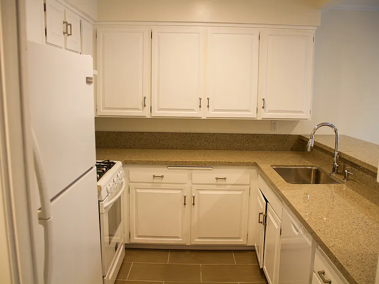 853 18th St #3 — Photo 5