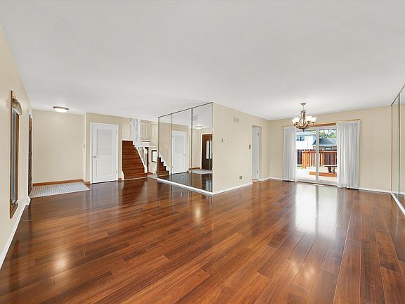 4th image of 16600 Prince Dr