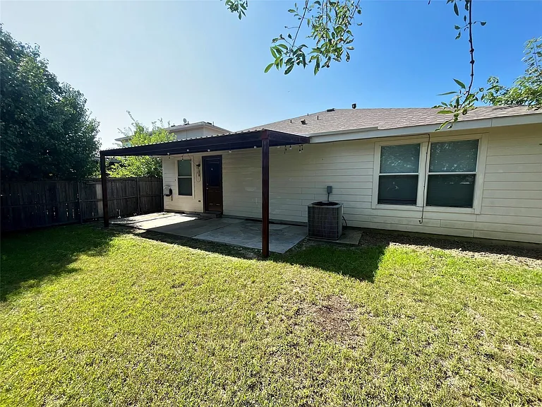 2015 Gardenia Dr — Photo 10
