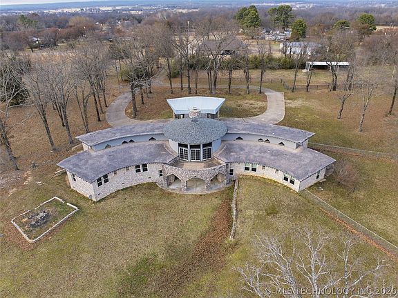 2nd image of 140 W Taylor Dr