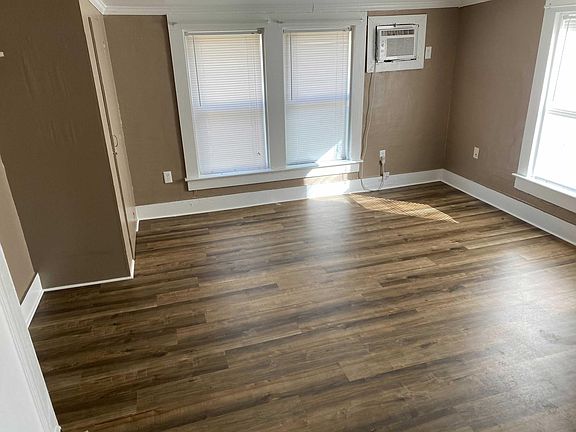 4th image of 17 N Mary St APT 2