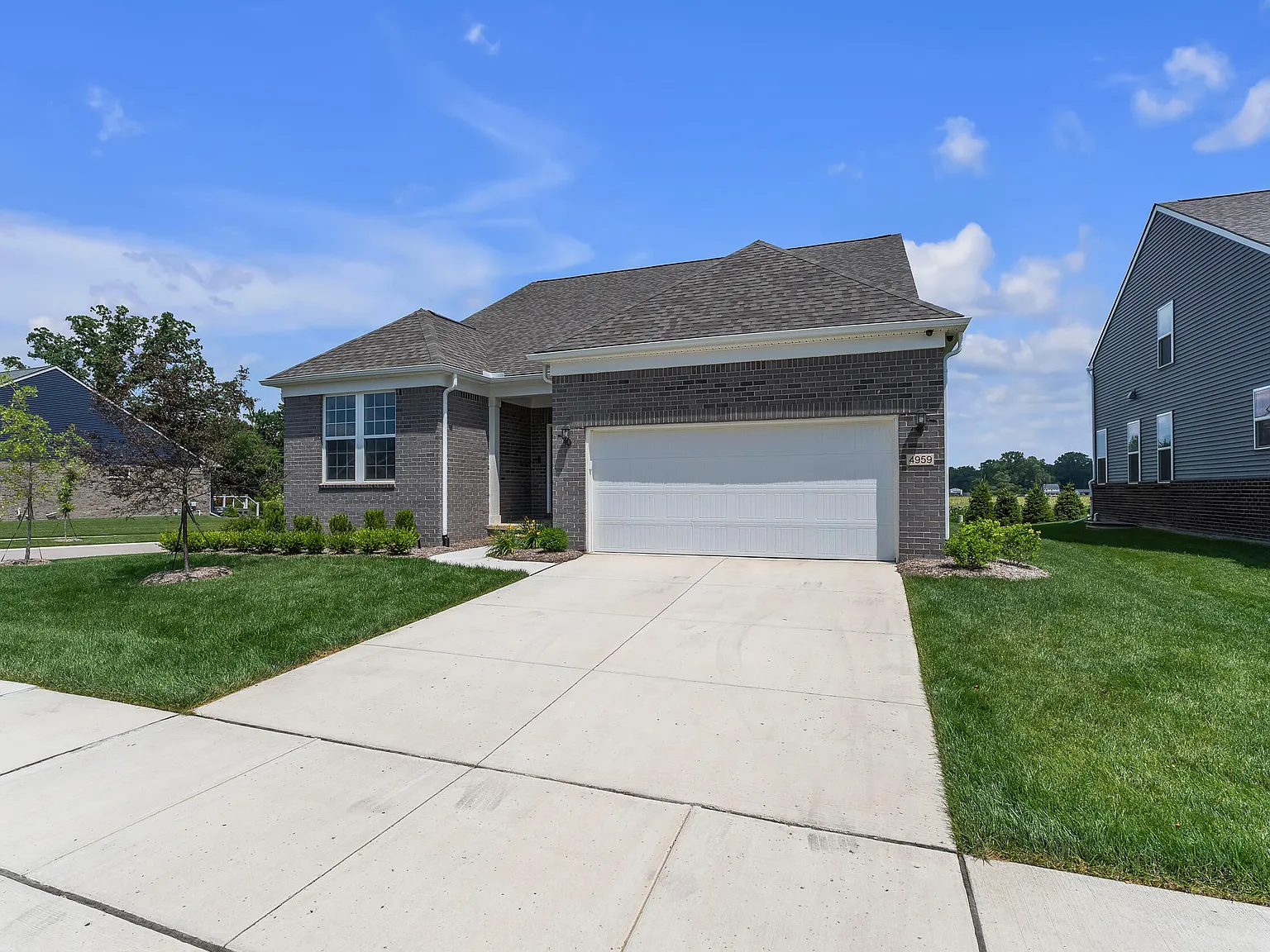3 bed, 3.0 bath, 2774 sqft, $3,600 — Photo 2