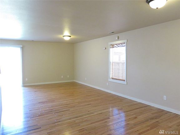 3rd image of 20214 50th Ave E
