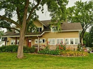 1018 S 6th Ave, St Charles, IL 60174