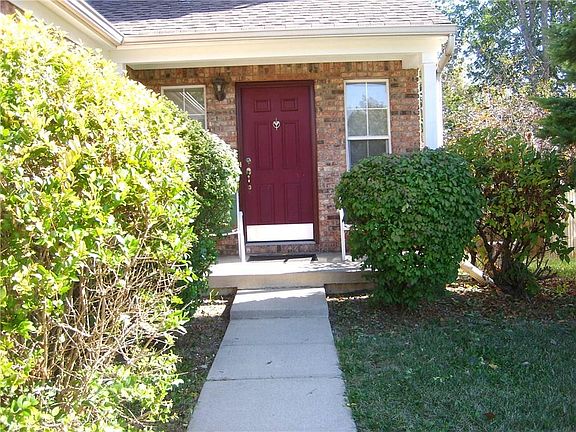 2nd image of 807 Pioneer Woods Dr