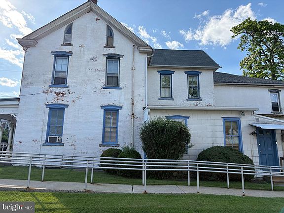 5th image of 105 S Main St